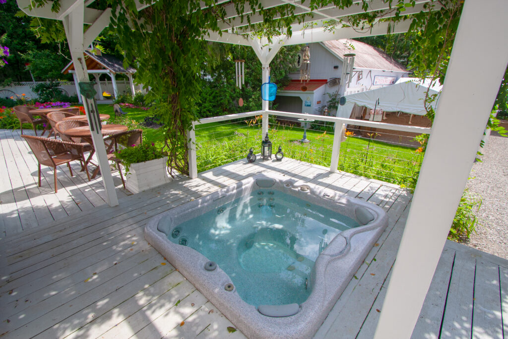 Patio hot tub of the Phineas Swann Inn & Spa